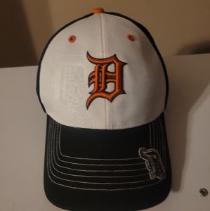 Detroit Tigers MLB Fan Favorite Adjustable Strap Cap Hat Embossed And Embroider